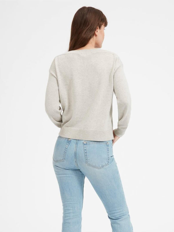 חולצת טריקו עם צוואר סירה